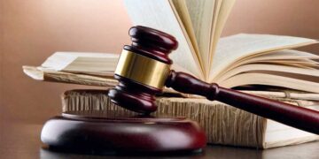 यूपी में DM जसजीत कौर के खिलाफ हाईकोर्ट ने जारी किया जमानती वारंट, अदालत में पेश होने का आदेश