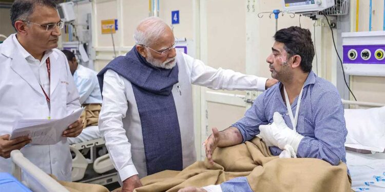 पीएम मोदी ने LNJP अस्पताल में घायलों का जाना हाल, दिल्ली ब्लास्ट पर बोले- साजिश करने वालों को बख्शा नहीं जाएगा