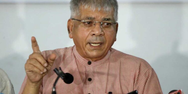 आज देश दो रास्तों पर खड़ा है, संविधान दिवस पर PM मोदी की चिट्ठी को लेकर भड़के प्रकाश अंबेडकर, RSS को बताया आतंकवादी संगठन