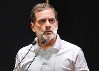 देश भर में मचा रखी अफरा-तफरी, SIR को लेकर राहुल गांधी फिर भड़के, चुनाव आयोग पर वोट चोरी का लगाया बड़ा आरोप
