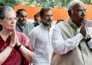 SIR Vs FIR: संसद सत्र से पहले सोनिया-राहुल के खिलाफ केस, क्या INDIA गठबंधन देगा कांग्रेस का साथ?