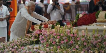 पीएम मोदी ने आंध्र प्रदेश में श्री सत्य साईं बाबा मंदिर में की पूजा, तमिलनाडु में किसानों को देंगे ₹18000 करोड़ की सौगात