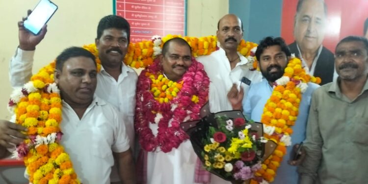 अखिलेश यादव के निर्देश पर तारा चंद यादव पुनः बने नगर उपाध्यक्ष, 2027 में सपा सरकार बनाने का लिया संकल्प
