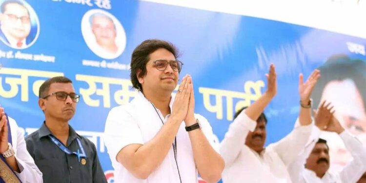 नोएडा में नीले झंडे तो लहराएंगे पर मायावती का चेहरा रहेगा गायब, BSP की महारैली में अब आकाश आनंद पर रहेगा फोकस