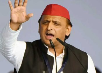 अपना चेहरा न पोंछा गया आपसे..., कोडीन सिरप कांड पर अखिलेश का CM योगी को शायराना जवाब, बोले- कोडीन भैया पर चलाओ बुलडोजर