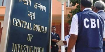 मुंबई में CBI का बड़ा धमाका, 5 लाख की रिश्वत लेते रंगे हाथों पकड़ा गया CGST सुपरिंटेंडेंट, घर से मिला नोटों का जखीरा