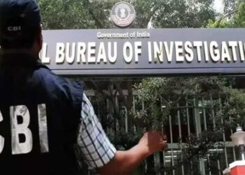 साइबर ठगी में बैंक वाले ही निकले मास्टरमाइंड, CBI ने लेडी मैनेजर समेत दो अफसरों को दबोचा, ऐसे कर रहे थे खेला