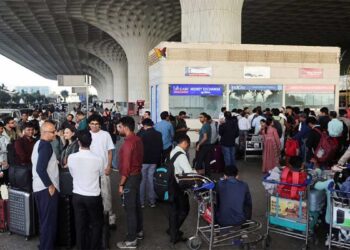 इंडिगो संकट, CEO पीटर एल्बर्स को सरकार ने किया तलब, अब तक 827 करोड़ रुपये रिफंड