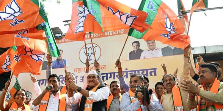 महाराष्ट्र में महायुति की महाजीत, नगर निकाय चुनावों में विपक्ष का सूपड़ा साफ, बीजेपी बनी नंबर 1 पार्टी