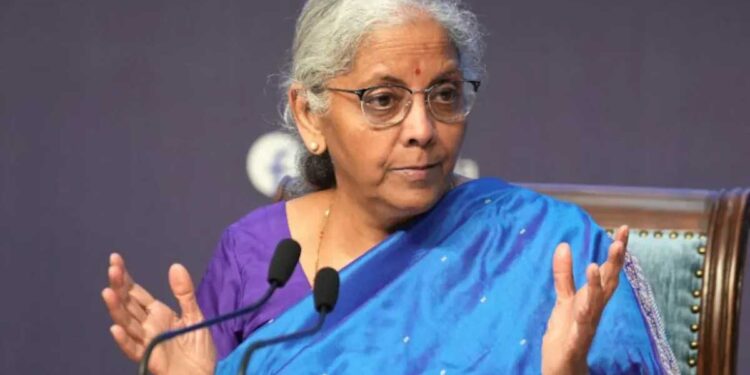 रुपया 90 के पार, ऑल-टाइम लो लेवल पर, वित्त मंत्री निर्मला सीतारमण ने कहा- करेंसी को खुद ढूंढना होगा रास्ता