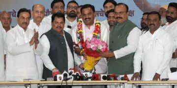 शरद पवार को बड़ा झटका, पुणे के पूर्व मेयर प्रशांत जगताप ने थामा कांग्रेस का हाथ, हर्षवर्धन सपकाल ने चुनाव आयोग को बताया बीजेपी का रबर स्टैम्प