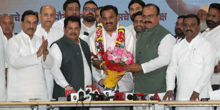 शरद पवार को बड़ा झटका, पुणे के पूर्व मेयर प्रशांत जगताप ने थामा कांग्रेस का हाथ, हर्षवर्धन सपकाल ने चुनाव आयोग को बताया बीजेपी का रबर स्टैम्प