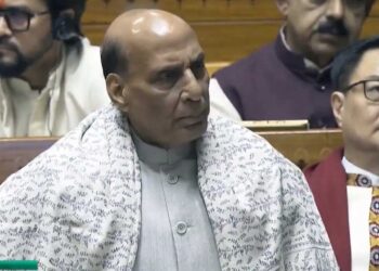 वंदे मातरम् पर संसद में बोल रहे थे रक्षामंत्री, बीच में टोका तो भड़क गए राजनाथ, लगाए गंभीर आरोप