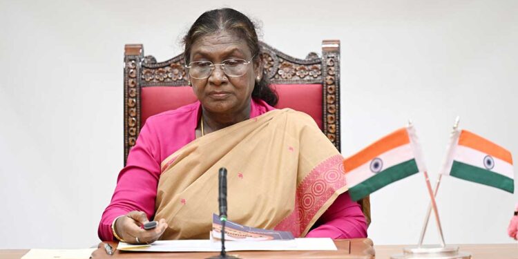 G RAM G अब बना देश का नया कानून, राष्ट्रपति द्रौपदी मुर्मू ने बिल को दी मंजूरी, मनरेगा की जगह अब मिलेंगे 125 दिन काम