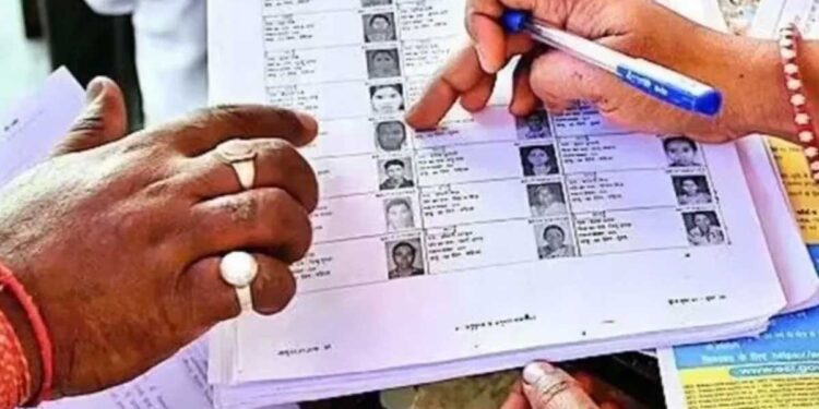 यूपी में बढ़ सकती है SIR की तारीख? अब तक 19.15% गणना प्रपत्र नहीं लौटे, मुख्य निर्वाचन अधिकारी ने दो सप्ताह का अतिरिक्त समय मांगा