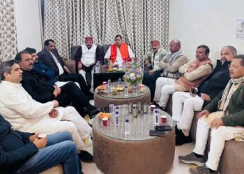 यूपी में 100 सीटों पर खतरा? पंकज चौधरी की ताजपोशी के बाद एकजुट हुए ब्राह्मण विधायक, लिट्टी-चोखा पर पकी सियासत