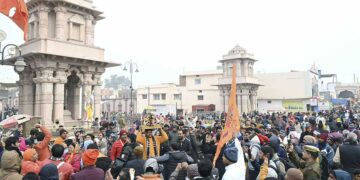 नए साल के जश्न से पहले ही काशी में जनसैलाब, 10 गुना बढ़ी भीड़, बड़े वाहनों की एंट्री पर...