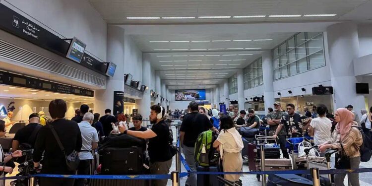 फ्लाइट में पावर बैंक ले जाना पड़ सकता है भारी, जानें DGCA का नया नियम, वरना हो सकती है बड़ी मुसीबत