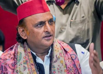 वोट काटने नहीं, डबल करने की साजिश.., अखिलेश यादव ने चुनाव आयोग के सामने खोली पोल