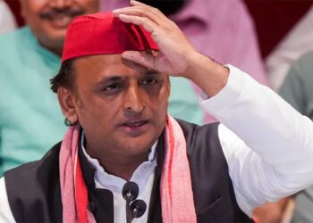 कोर्ट का आदेश रद्दी की टोकरी में? पुलिसवालों पर FIR नहीं होने पर भड़के अखिलेश यादव, संभल पुलिस पर लगाए गंभीर आरोप