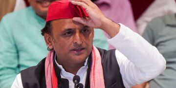 कोर्ट का आदेश रद्दी की टोकरी में? पुलिसवालों पर FIR नहीं होने पर भड़के अखिलेश यादव, संभल पुलिस पर लगाए गंभीर आरोप