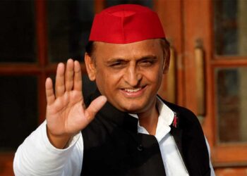 UP Voter List, अखिलेश यादव ने दिखाया 'डुप्लीकेट वोटर्स' का सबूत, चुनाव आयोग पर लगाया अब तक का सबसे बड़ा आरोप
