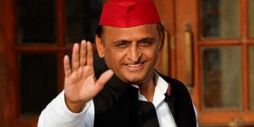 UP Voter List, अखिलेश यादव ने दिखाया 'डुप्लीकेट वोटर्स' का सबूत, चुनाव आयोग पर लगाया अब तक का सबसे बड़ा आरोप