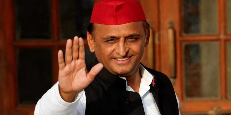 UP Voter List, अखिलेश यादव ने दिखाया 'डुप्लीकेट वोटर्स' का सबूत, चुनाव आयोग पर लगाया अब तक का सबसे बड़ा आरोप