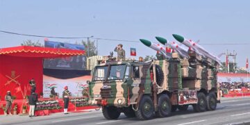 Jaipur Army Parade: जमीन से आसमान तक दिखी भारत की ताकत, डेढ़ लाख लोगों के सामने सेना ने दिखाए घातक हथियार