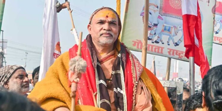 शंकराचार्य के शिविर में डंडे लेकर घुसे युवक, लगे 'बुलडोजर बाबा' के नारे, पुलिस के उड़े होश