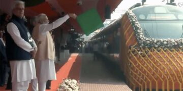पीएम मोदी ने देश को दी पहली वंदे भारत स्लीपर ट्रेन की सौगात, जानिए रूट और इसकी हाईटेक खूबियां