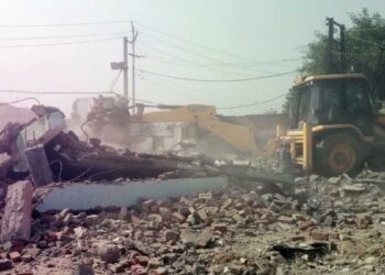 UP: सरकारी जमीन पर बनी मस्जिद हटाई गई, 20 गरीबों को मिली जमीन, प्रशासन ने वसूला 8 लाख का जुर्माना