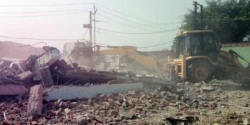 UP: सरकारी जमीन पर बनी मस्जिद हटाई गई, 20 गरीबों को मिली जमीन, प्रशासन ने वसूला 8 लाख का जुर्माना