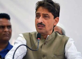 हिजाब वाली PM बनी तो पाकिस्तान जैसी बात? ओवैसी के बयान पर भड़के कांग्रेस सांसद, पूछा- नफरत क्यों फैला रहे हो?