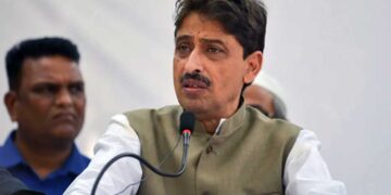हिजाब वाली PM बनी तो पाकिस्तान जैसी बात? ओवैसी के बयान पर भड़के कांग्रेस सांसद, पूछा- नफरत क्यों फैला रहे हो?