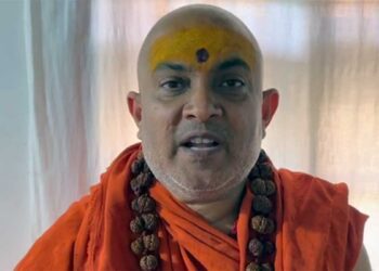 संत समाज में दो फाड़, 'ये हर बार पीटे जाते हैं', अविमुक्तेश्वरानंद पर स्वामी जितेंद्रानंद का तीखा हमला