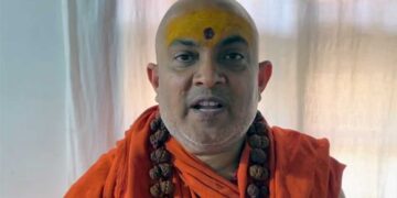 संत समाज में दो फाड़, 'ये हर बार पीटे जाते हैं', अविमुक्तेश्वरानंद पर स्वामी जितेंद्रानंद का तीखा हमला