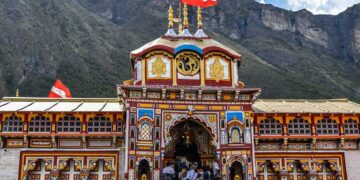 केदारनाथ में रील बनाने वालों को बड़ा झटका, मंदिर परिसर में मोबाइल बैन, चारधाम यात्रा के लिए नए नियम जारी