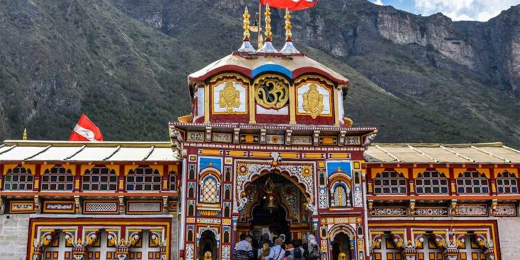 केदारनाथ में रील बनाने वालों को बड़ा झटका, मंदिर परिसर में मोबाइल बैन, चारधाम यात्रा के लिए नए नियम जारी