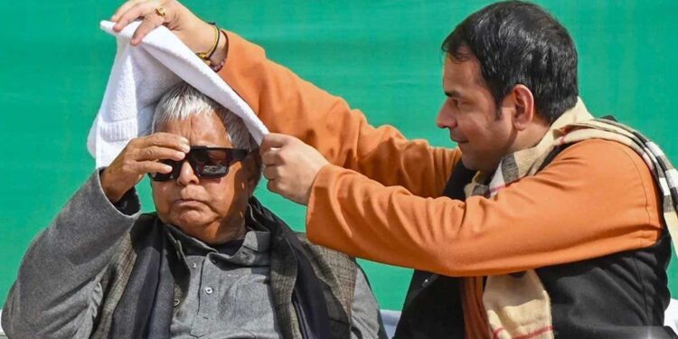 7 महीने पहले जिसे घर से निकाला, आज उसी बेटे की चौखट पर पहुंचे लालू यादव