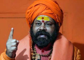 अयोध्या में मुसलमानों के प्रवेश पर लगे रोक, राम मंदिर में नमाज की घटना पर भड़के महंत राजू दास ने प्रशासन को दी चेतावनी