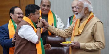 बीजेपी को मिला अब तक का सबसे युवा अध्यक्ष, पीएम मोदी ने खुद कुर्सी पर बैठाया, पीठ थपथपाकर दी जिम्मेदारी