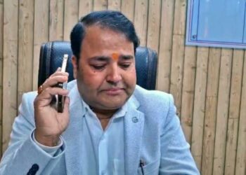 योगी प्रेम में दिया इस्तीफा लिया वापस, अब भाई पर लगाया मुख्तार गैंग से रिश्ते का आरोप