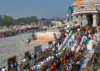 अयोध्या में राम मंदिर गेट पर नमाज पढ़ रहा था कश्मीरी युवक, पुलिस ने तुरंत दबोचा, सुरक्षा एजेंसियां हाई अलर्ट पर