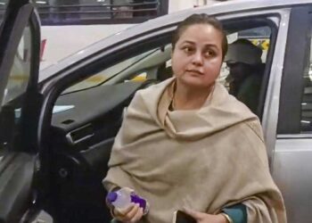 विरासत मिटाने पर तुले हैं अपने ही, लालू यादव की बेटी रोहिणी आचार्य ने इशारों में किस पर साधा निशाना