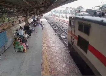 Andhra Pradesh: विशाखापत्तनम में दिल दहला देने वाली घटना, फौजी ने ट्रेन के आगे सिर रखकर दी जान