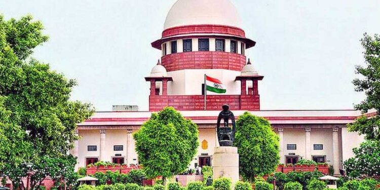 क्या कानून से ऊपर हैं चुनाव आयुक्त? सुप्रीम कोर्ट ने केंद्र और आयोग से मांगा जवाब, 'आजीवन सुरक्षा' पर उठे सवाल
