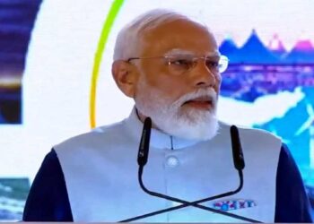 Vibrant Gujarat Summit: भारत दुनिया की तीसरी सबसे बड़ी आर्थिक शक्ति बनने की राह पर, पीएम मोदी ने दिया 'रिफॉर्म, परफॉर्म और ट्रांसफॉर्म' का मंत्र