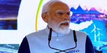 Vibrant Gujarat Summit: भारत दुनिया की तीसरी सबसे बड़ी आर्थिक शक्ति बनने की राह पर, पीएम मोदी ने दिया 'रिफॉर्म, परफॉर्म और ट्रांसफॉर्म' का मंत्र