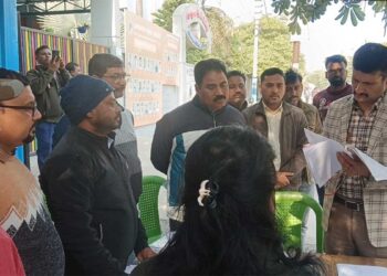 लखनऊ पश्चिम विधानसभा में पोलिंग का निरीक्षण, कमिश्नर विजय विश्वास पंत ने दिए आवश्यक निर्देश